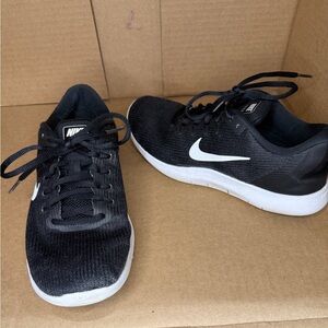 Women’s NIKE Flex | size 8.5